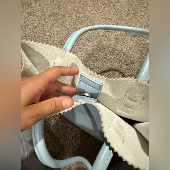 Pixie Mood Annalise Slim Tote Bag in Baby Blue Vegan Leather - Picture 4 of 10